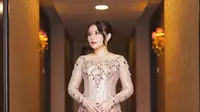 Model Baju Kebaya Modern, Cocok Dipadupadankan dengan Rok atau Hijab