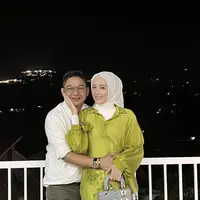 Penampilan Istri Pasha Ungu, Adelia Stylish Dibalut Hijab . Foto: Instagram: @adeliapasha