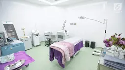 Fasilitas di ruang tindak  RS EMC Poli Klinik Plastic Surgery & Aesthetic Center, Sentul, Jawa Barat, Senin (3/9). Poli Klinik tersebut juga dapat melakukan Oxygeno Facial, Rejuve. (Liputan6.com/Faizal Fanani)