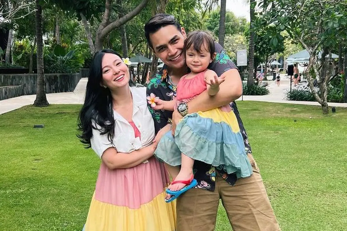 Potret Kompak Asmirandah dan Chloe Bergaya ala Cewek Kue dengan Dress Colorful