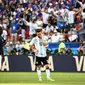 Bahasa tubuh Lionel Messi (dua dari kiri) di tengah laga 16 Besar 2018 antara Prancis kontra Argentina, di Kazan Arena, Sabtu (30/6/2018) malam WIB. (AFP/Jewel Samad)