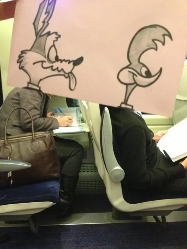 Bosan di Kereta, Pria Ini Buat 6 Ilustrasi Kartun yang Hasilnya Kocak Banget