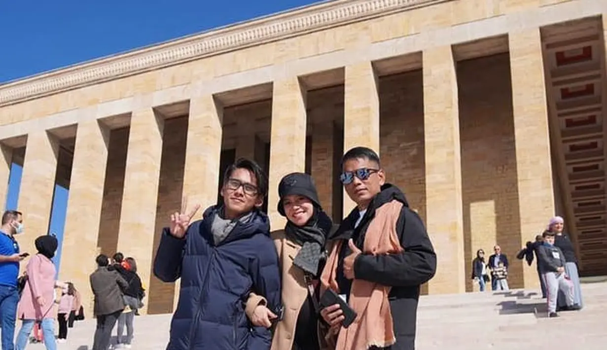 Lesti Kejora dan Rizky Billar (Instagram/ayah_kejora)