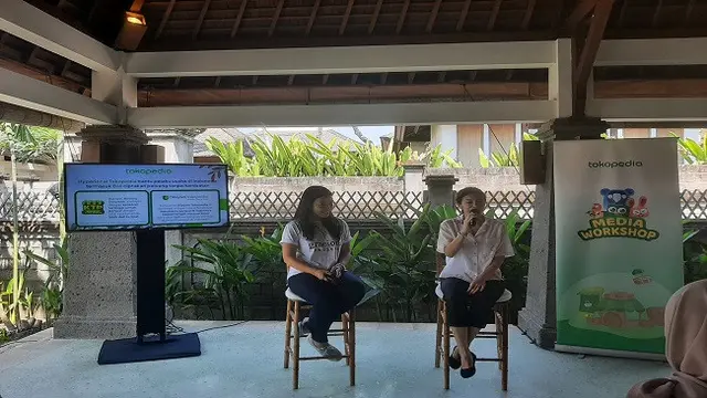 Pemilik Gracious Project, Gracia Chandra dan Direktur Corporate Affairs Tokopedia, Nuraini Razak saat acara Media Workshop bersama Pelaku Usaha Tokopedia, Bali, Kamis (19/10/2023). (foto: Hanz Jimenez Salim)