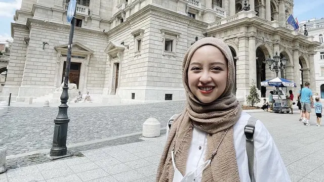 Gaya Styling Hijab Gitasav  (IG/@gitasav)
