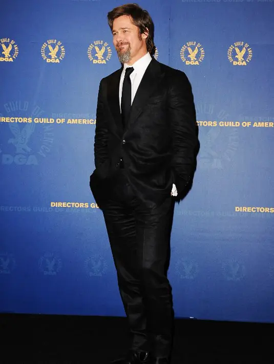 “Selain parenting, Brad sangat fokus pada seni sekarang ini, dan itu menjadi bukti tantangan dan teraapi yang luar biasa untuknya. Brad suka belajar seni, dan sangat nyaman menggunakan tangan untuk pikirannya,” ujar sumber. (AFP/Bintang.com)