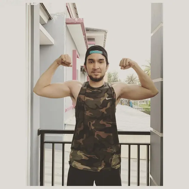 6 Potret Terbaru Amec Ex Drummer LYLA, Kini Jadi Aktor FTV