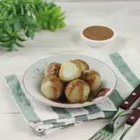 Cilok isi telur puyuh./Copyright&nbsp;https://www.shutterstock.com/g/Cholifahcho2
