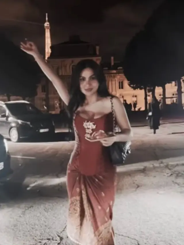 Rayakan Hari Batik di Paris, Ariel Tatum Tampil Elegan Pakai Korset dan Kain Sutra Tenun