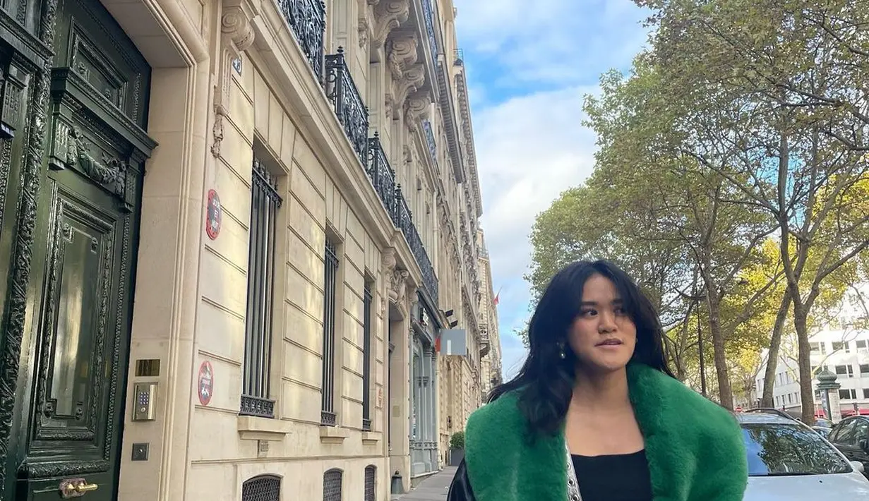Saat ini selain Wilona, memang hanya Latasha yang santer disebut sebagai pacar Verrell. Nagita Slavina sempat menyinggung sosok sang pacar. [Instagram @latashasafira]