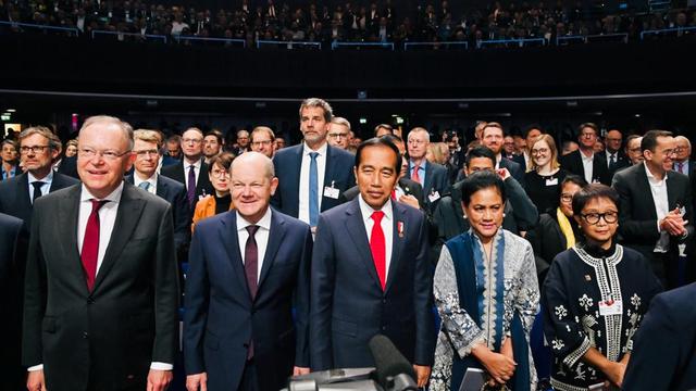 Presiden Joko Widodo atau Jokowi saat menghadiri upacara pembukaan Hannover Messe 2023 di Hannover Congress Centrum, Hannover, Jerman, Minggu, 16 April 2023.