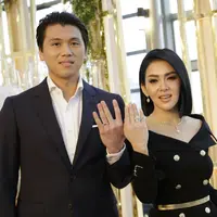 Syahrini dan Reino Barack (Kapanlagi.com/ Agus Apriyanto)