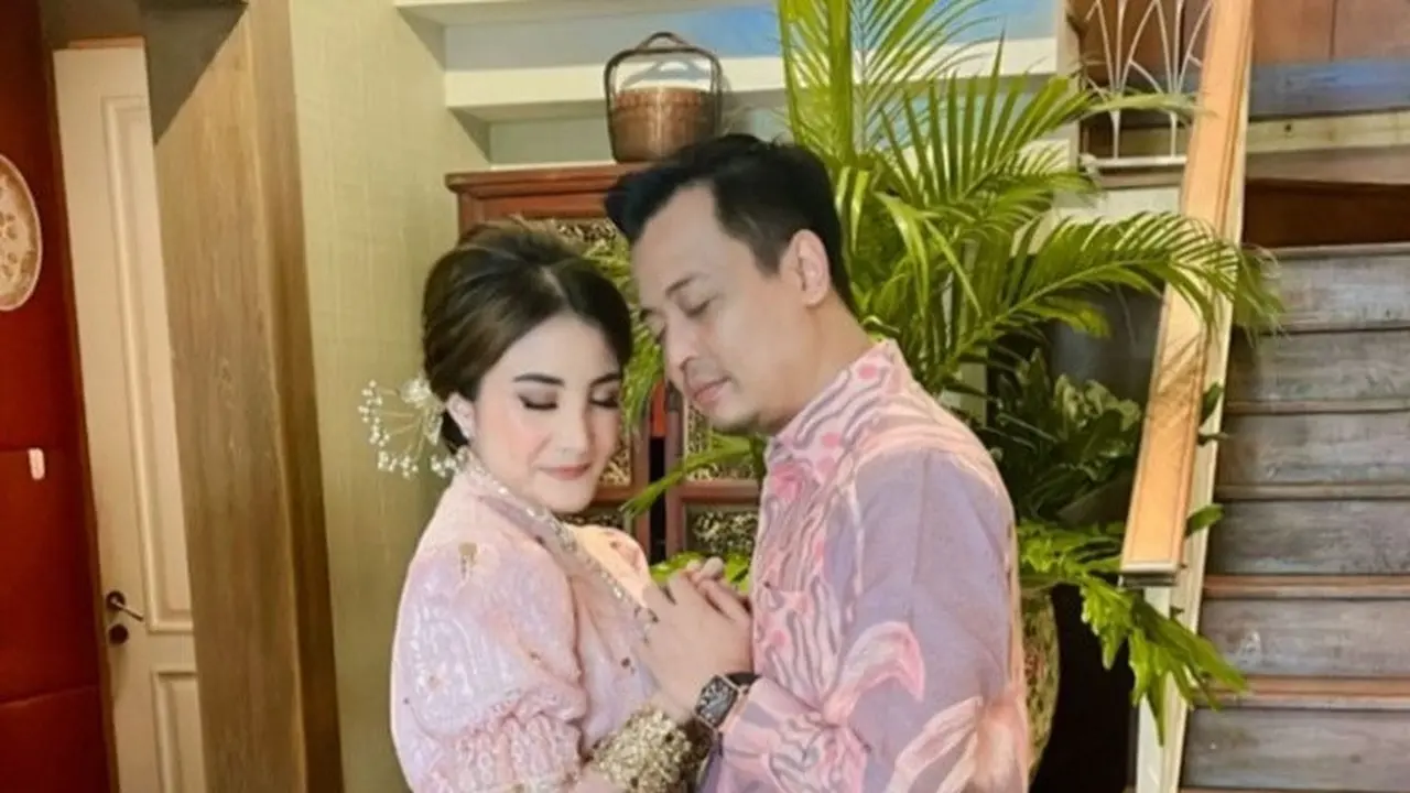 Kiki Amalia Tunangan Agung Nugraha