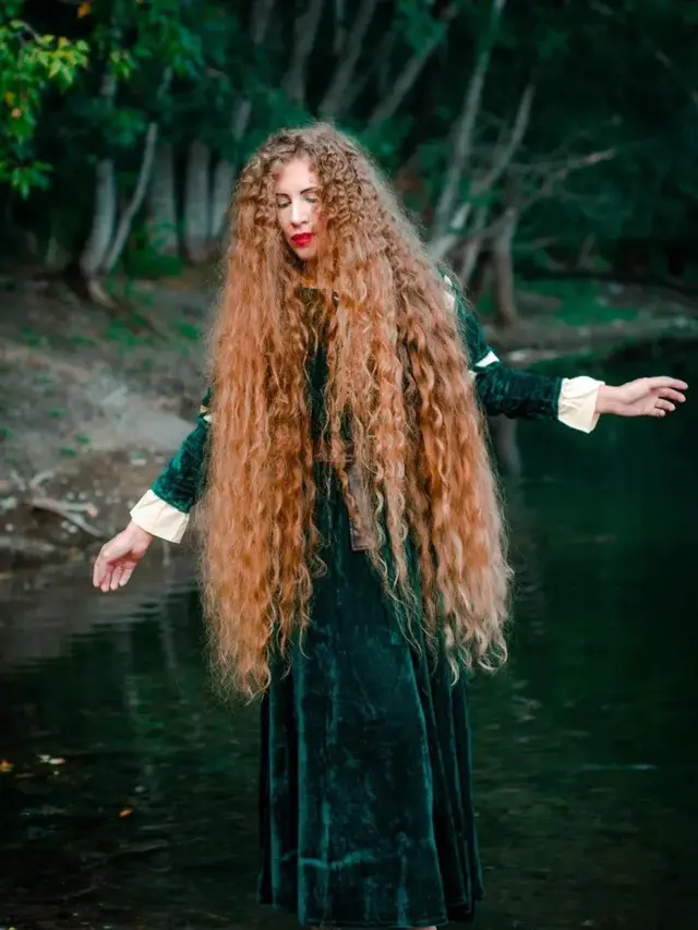 Rapunzel di dunia nyata dengan rambut yang panjangnya hingga lutut, begini cara merawatnya/dok. @mazanik_aliona