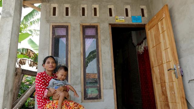 Kementerian Pekerjaan Umum dan Perumahan Rakyat (PUPR) memperbaiki rumah warga terdampak tsunami di Lampung. Dok Kementerian PUPR