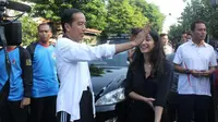 Wanita cantik pendamping Jokowi itu ternyata jurnalis kantor berita BBC yang khusus datang dari London, Inggris. 