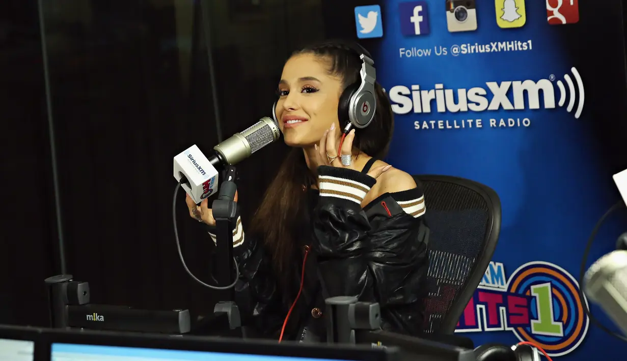 Ariana Grande pun merasa sangat berbeda dan lebih segar dengan penampilan rambut barunya. Ia semakin percaya diri ketika tampil dihadapan awak media. (AFP/Bintang.com)