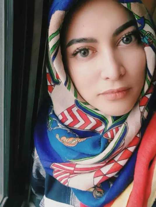 Alasan yang membuat Jane dipindah rumah sakit adalah di RS Fatmawati belum tersedia oksigen untuk Jane. Serta antrian yang panjang untuk bisa menempati ruang ICU, mengingat kondisi Janes sudah mengkhawatirkan. (Instagram/janeshalimar_1)