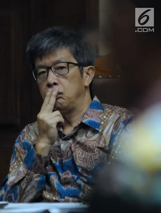 Mantan Dirut PT Quadra Solutions, Anang Sugiana Sudihardjo saat menjalani sidang lanjutan dugaan korupsi pengadaan E-KTP di Pengadlian Tipikor, Jakarta, Kamis (26/4). Sidang mendengar keterangan saksi. (Liputan6.com/Helmi Fithriansyah)