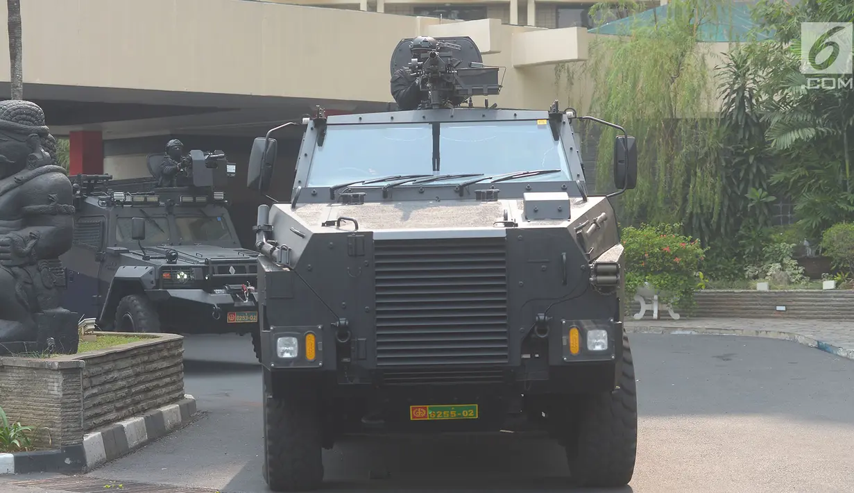 Kendaraan taktis dikerahkan dalam Latihan Penanggulangan Terorisme Satuan Gultor TNI di kawasan Gelora Bung Karno, Senayan, Jakarta Pusat, Rabu (1/8). Latihan itu sebagai persiapan pengamanan ajang Asian Games 2018. (Merdeka.com/Imam Buhori)