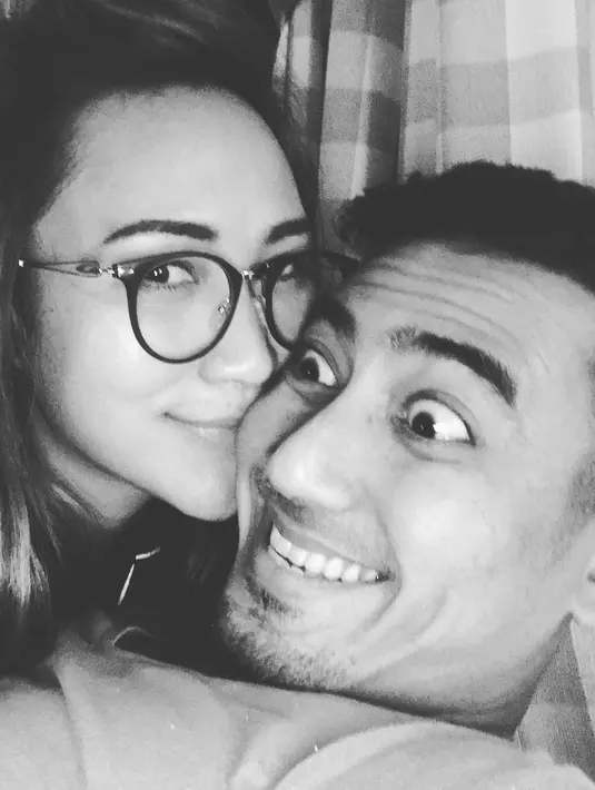 Walaupun sudah tak muda lagi, namun Rio Febrian dan Sabria Kono terlihat seperti ABG saat menghabiskan waktu bersama. (Foto: instagram.com/sabriakono)