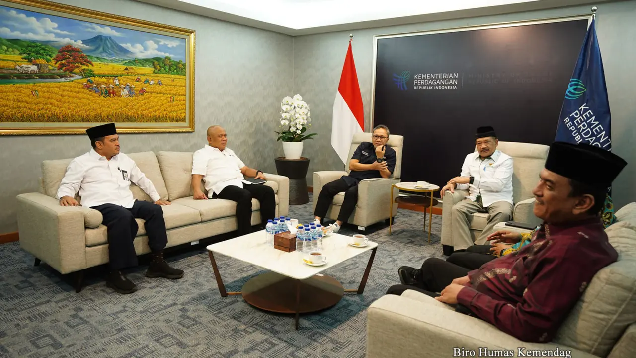 Menteri Perdagangan Zulkifli Hasan menerima audiensi dan silaturahmi perwakilan Badan Amil Zakat Nasional (Baznas) RI di Kantor Kementerian Perdagangan (Kemendag) Jakarta. (Dok Kemendag)
