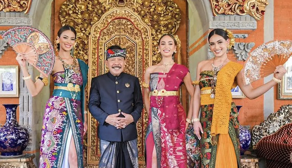 Ketiganya mengunjungi Puri Saren Agung yang berada di Ubud. Menjelang acara puncak The Grand Launcing of Miss Indonesia.   @missuniverse_id