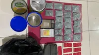 Barang bukti tindak pidana narkoba berupa pil ekstasi serta tindak pidana psikotropika sitaan Polda Riau. (Liputan6.com/M Syukur)