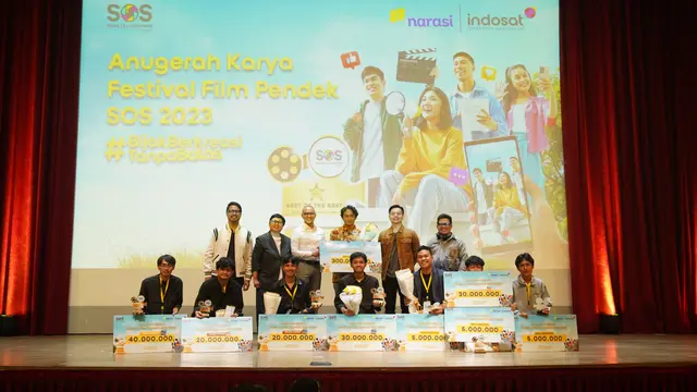 Para pemenang kompetisi film pendek Save Our Socmed 2023 yang digelar Indosat Ooredoo Hutchison berkolaborasi dengan Narasi
