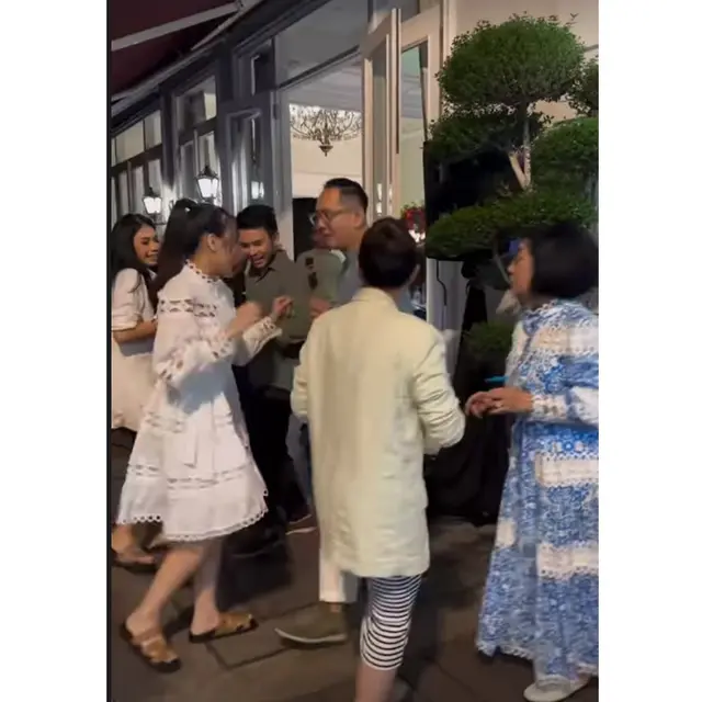 6 Momen Anniversary Pernikahan Mertua Jessica Mila ke-40, Dirayakan di Rumah