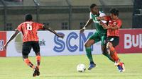 Amido Balde pada duel Persebaya vs Perseru, Sabtu (2/3/2019) di Stadion Si Jalak Harupat, Bandung. (Bola.com/Aditya Wany)