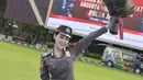 Eby begitu panggilannya merupakan seorang Polwan yang kini bertugas di Polda Jawa Timur. Saat mengunggah kenaikan pangkatnya menjadi brigadir setelah sembilan tahun berdinas. [@kinen_bhy]