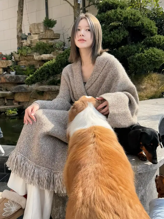 Gaya Zhao Lusi Saat Pemulihan: Tetap Modis Usai Sakit