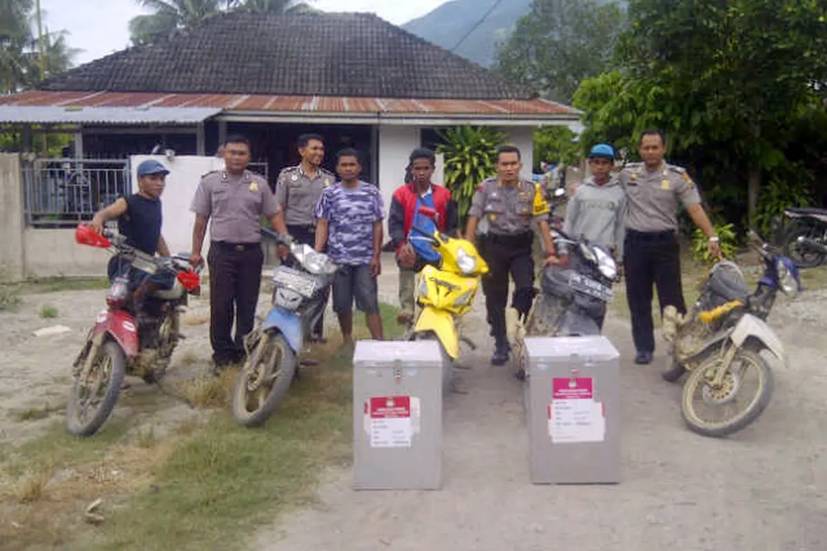 antar logistik pemilu dengan sewa ojek
