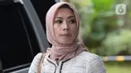 Terpidana General Manager Commercial PT Humpuss Transportasi Kimia, Asty Winasti tiba untuk pemeriksaan di Gedung KPK, Jakarta, Rabu (5/2/2019). Asty diperiksa terkait kasus suap bidang pelayaran antara PT Pupuk Indonesia Logistik dengan PT Humpuss Transportasi Kimia. (merdeka.com/Dwi Narwoko)