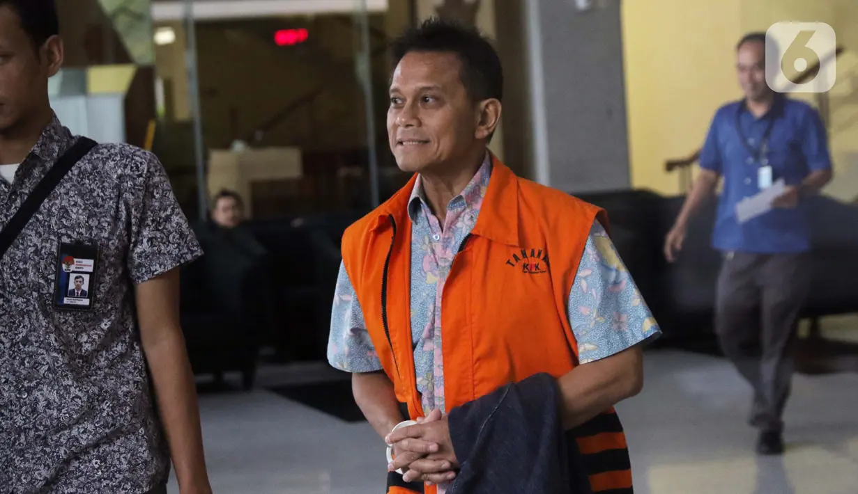 Tersangka kasus dugaan suap pengadaan mesin Rolls-Royce untuk pesawat Airbus milik Garuda Indonesia pada periode 2005-2014, Soetikno Soedarjo usai menjalani pemeriksaan lanjutan di Gedung KPK, Jakarta, Selasa (8/10/2019). (Liputan6.com/Helmi Fithriansyah)