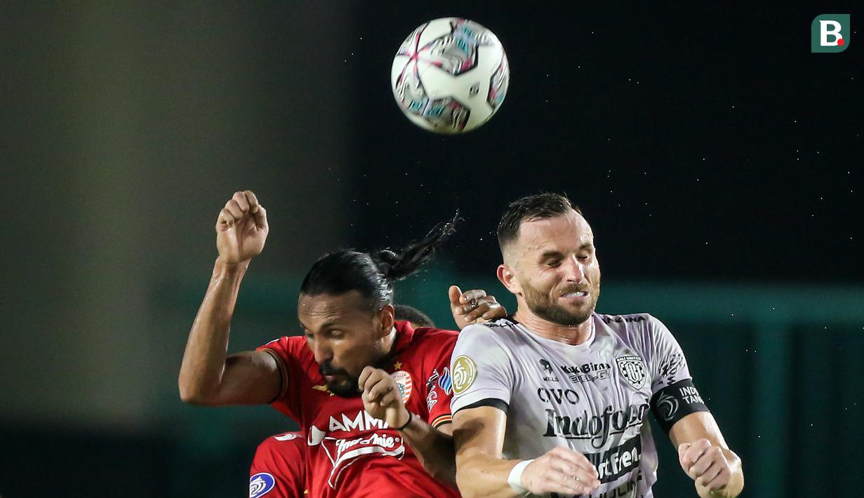 Bali United masih tampil ngotot merepotkan pertahanan Persija meski kemenangan di depan mata. (Bola.com/Bagaskara Lazuardi)