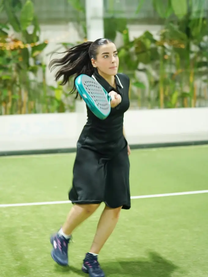 Potret Tasya Farasya Jajal Olahraga Padel, Tampil Stylish dengan Gaya Sporty dan Makeup Flawless