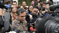 Sekjen Partai Gerindra Ahmad Muzani memberi keterangan saat tiba di rumah Prabowo Subianto di Jakarta, Kamis (9/8). Sejumlah petinggi Gerindra dan PAN mulai berdatangan jelang deklarasi capres-cawapres. (Merdeka.com/Iqbal Nugroho)