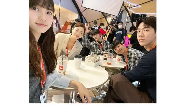 7 Potret Akrab Suzy dan Nam Joo Hyuk di Balik Layar Drama Start-Up, Curi Perhatian