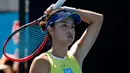 Ekspresi petenis China Wang Qiang saat bertanding melawan Madison Keys dari AS pada putaran pertama di kejuaraan tenis Australia Terbuka di Melbourne, Australia, (16/1). (AP Photo / Ng Han Guan)