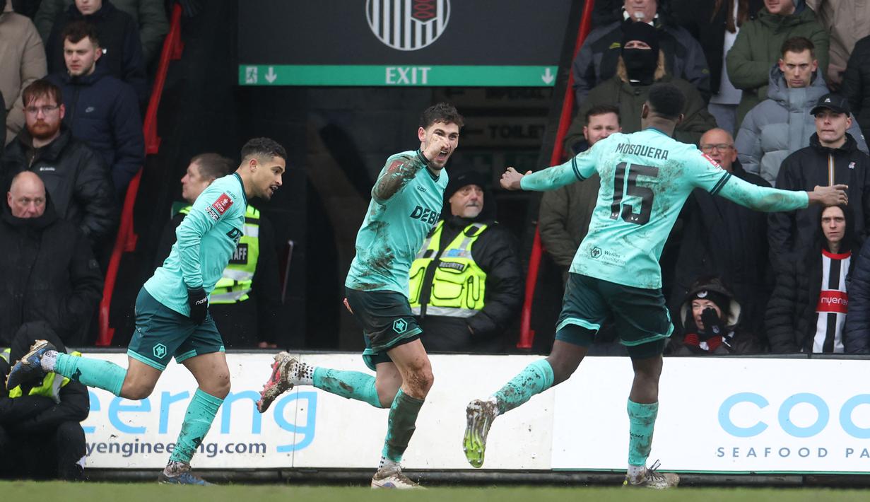 Pertandingan tersebut berakhir dengan kemenangan 1-0 Wolverhampton. Gol dicetak oleh Santiago Bueno pada menit ke-60. (AFP/Darren Staples)
