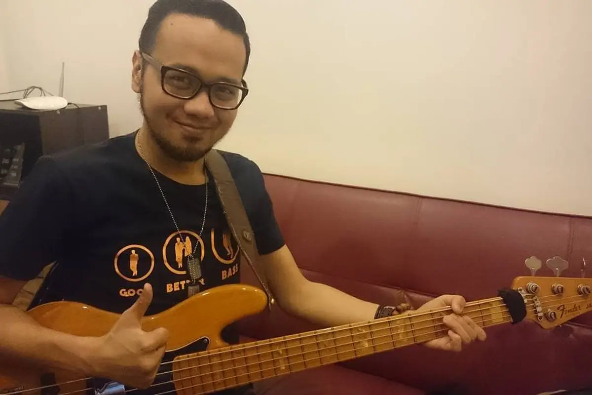 [Bintang] Bassist Kerispatih, Andika Putrasahadewa Meninggal Dunia