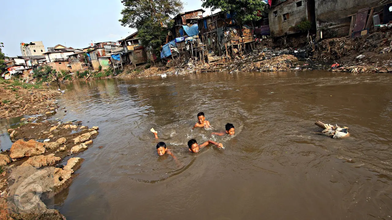 20151013-Berenang di Kali Ciliwung-Jakarta