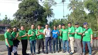 Sejumlah petugas kantor pos cabang Garut, Jawa Barat tengah bersiap menuju kawsan Garut selatan dalam pelayanan pembagian Bantuan Sosial Tunai. (Li[utan6.com/jayadi Supriadin)