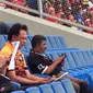 Pelatih Timnas Malaysia U-22 Ong Kim Swee, berada di tribune Stadion Shah Alam, Selangor, Kamis (24/8/2017). (Bola.com/Benediktus Gerendo Pradigdo)