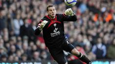 Luke Steele kiper Panathinaikos yang pernah terdaftar sebagai kiper Manchester United 2002-2006 melakukan blunder konyol yang menyebabkan kekalahan timnya dari Panionios pada Minggu (13/9/2015).