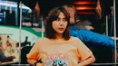 Perempuan kelahiran 8 Agustus 1993 sangat totalitas dalam memerankan karakter Widya. Ia bahkan rela dililit seekor ular sanca yang beratnya mencapai 20 kilogram. Beradegan dengan ular menjadi tantangan tersendiri bagi Dinda. (Liputan6.com/IG/@adindathomas)