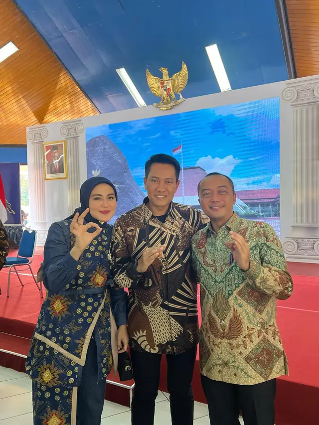 7 Kebersamaan Juliana Moechtar dan Putrinya Waktu Antar Sekolah di Taruna Nusantara