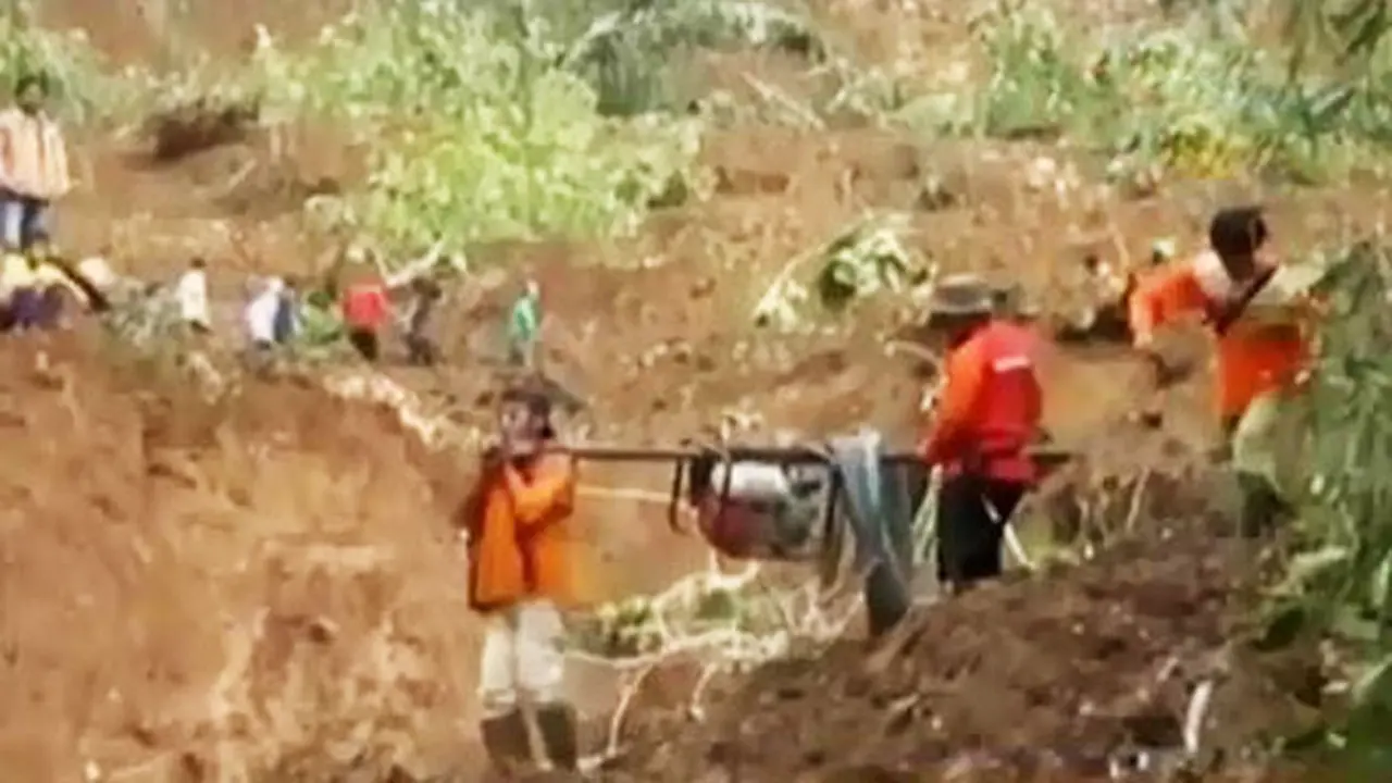 Pencarian Korban Longsor Purworejo hingga Persiapan Jelang Mudik